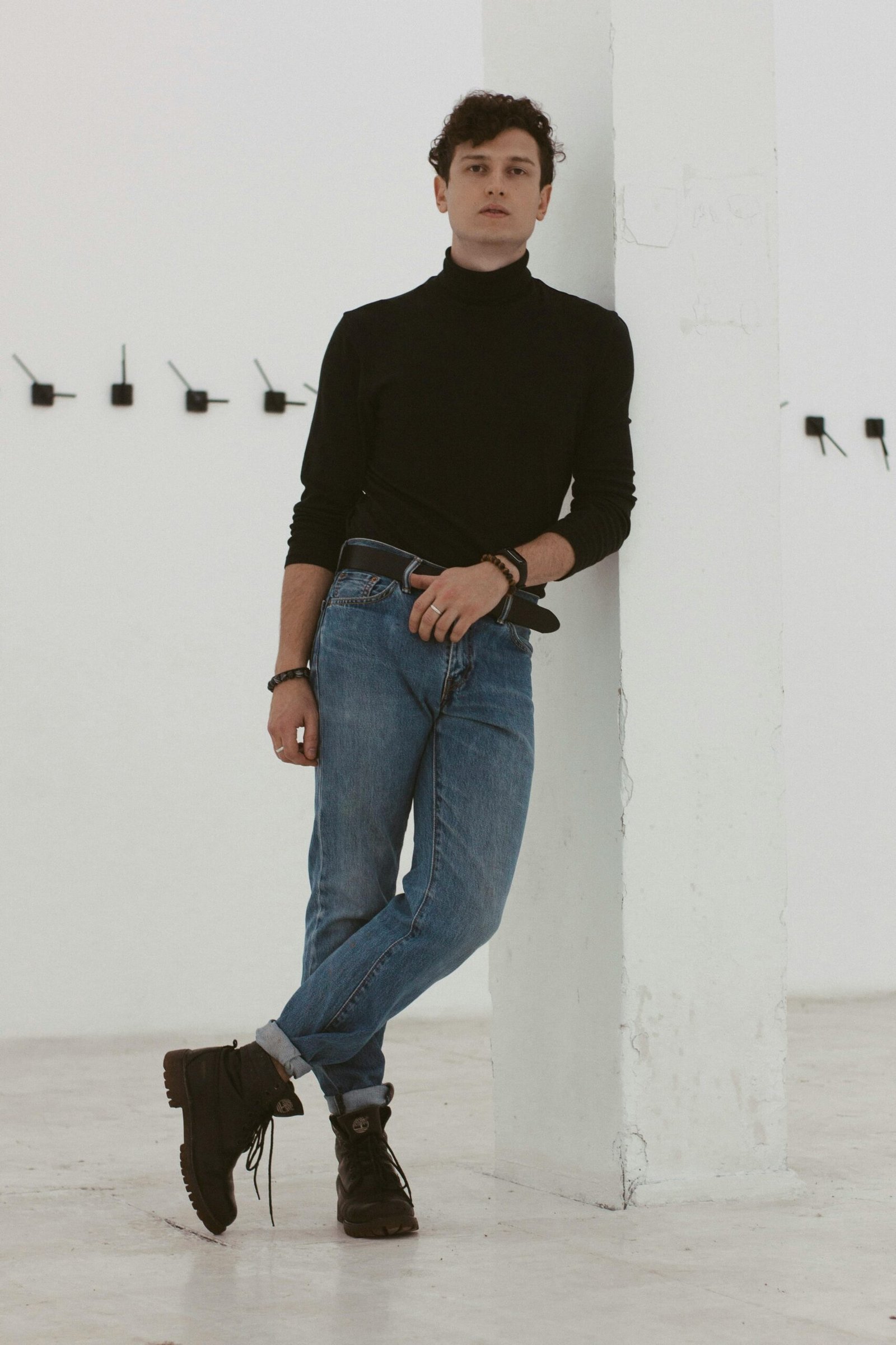 Minimal Men’s Outfits: Why They Look Boring & Fix It