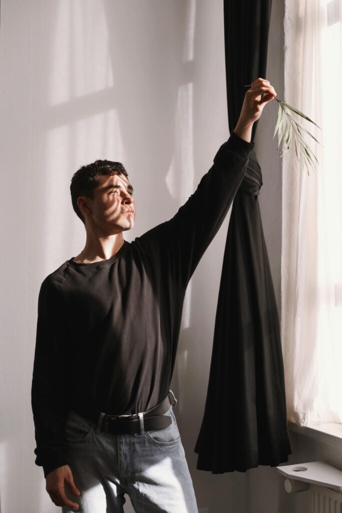 black top light denim minimal outfit men modern spring look